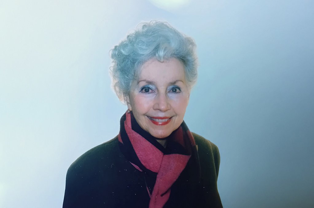 primo piano di donna affetta da cecità