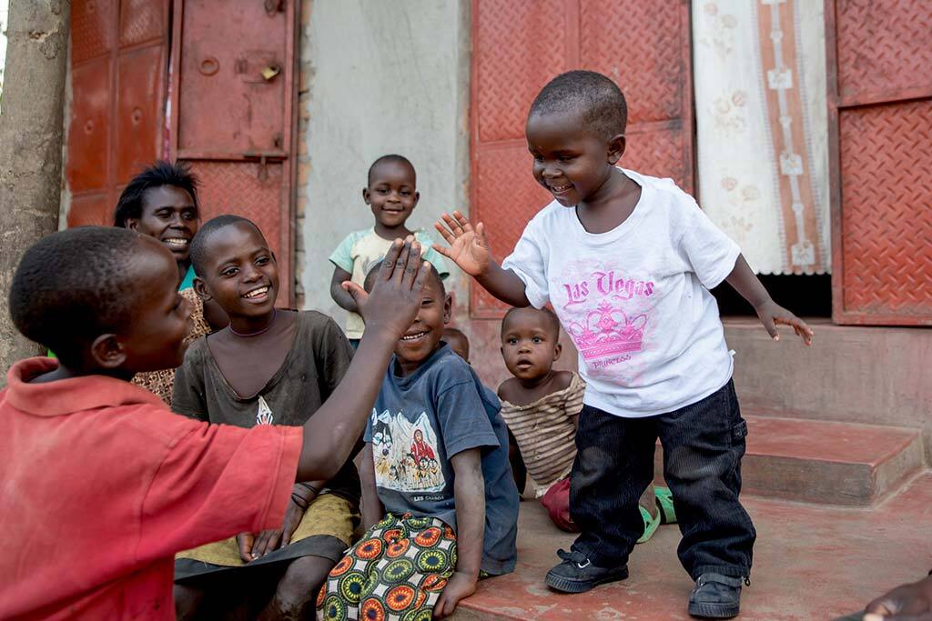 gruppo di bambini felici in Africa