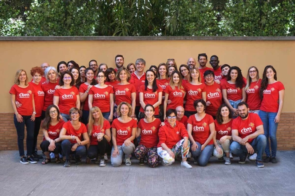 foto di gruppo dello staff di CBM Italia