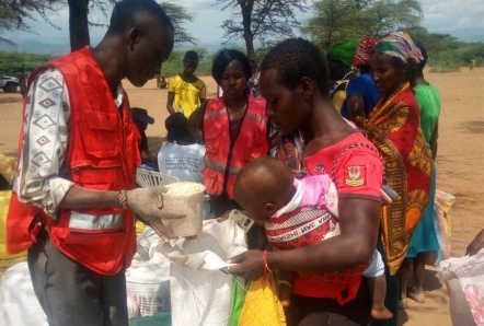 operatore cbm e padre con bambina