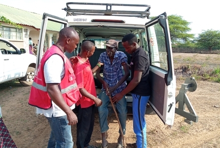 operatori cbm e uomo anziano
