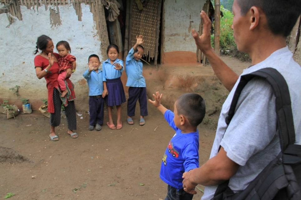 sudip saluta la sua famiglia
