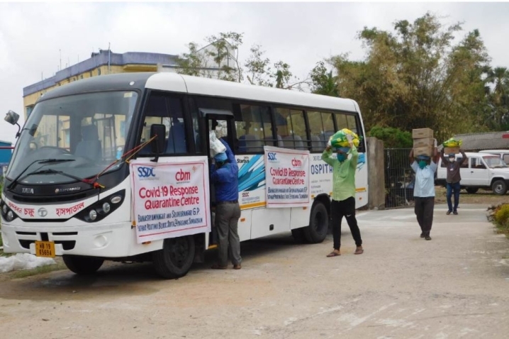 trasporto di materiale nell'emergenza covid in India