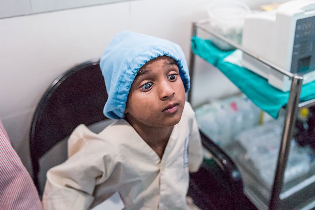 bambino con disabilità visiva