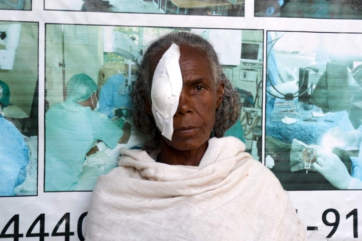 foto donna con cerotto 